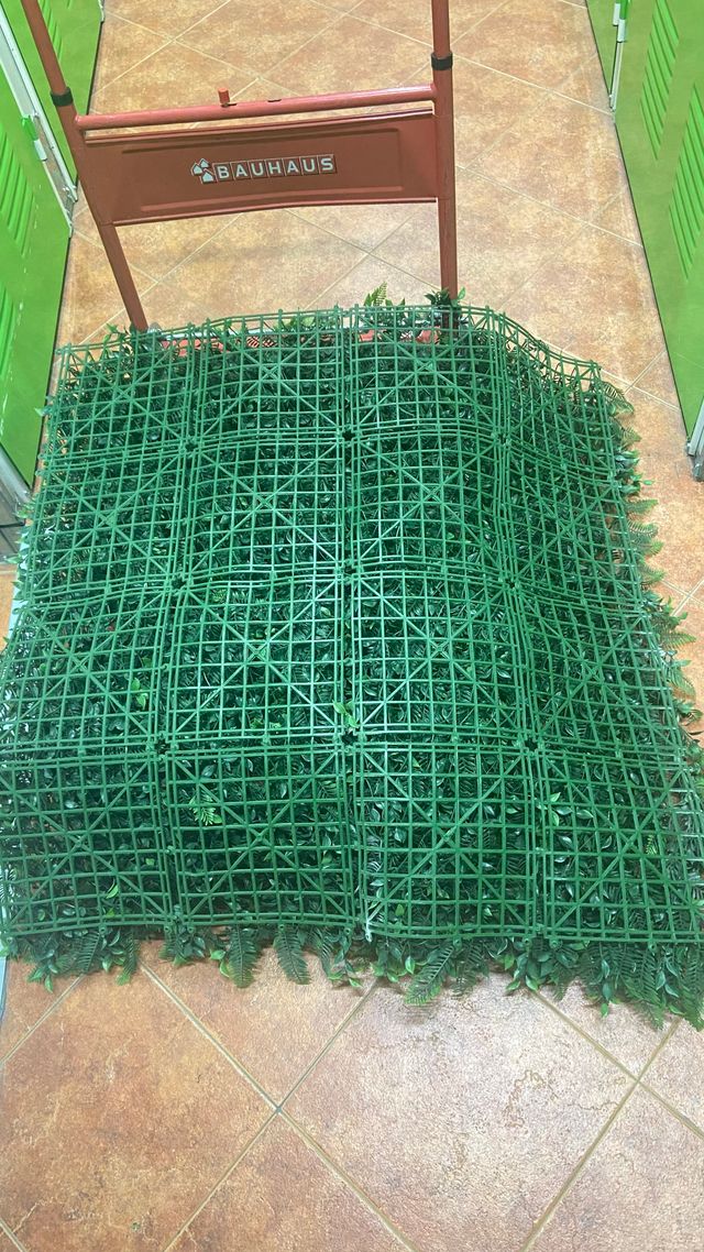 Césped artificial en la pared