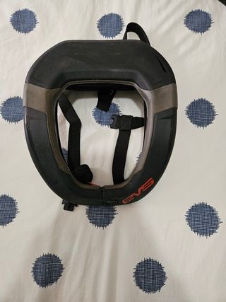 Collarín EVS race 4