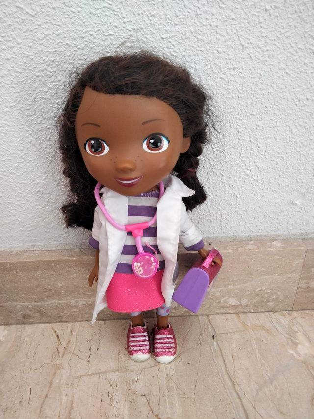 Muñeca La Doctora Juguetes