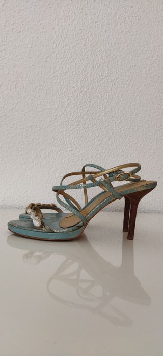 Sandalias altas con piedras