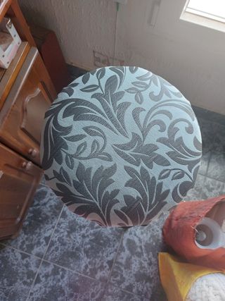 Taburete alto en perfecto estado.