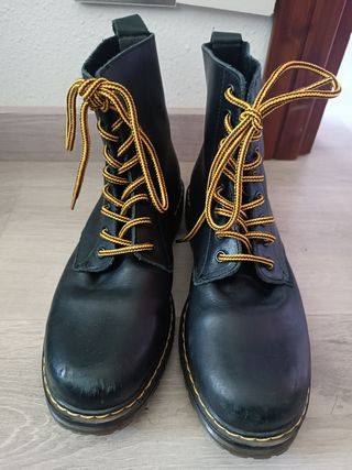 Botas estilo Dr. Martens Cuero