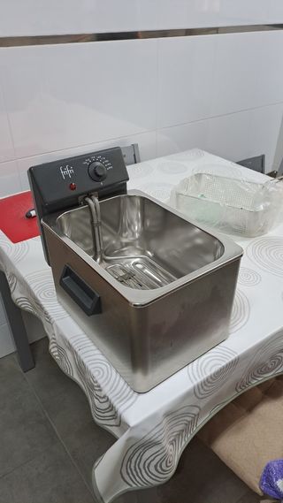 Freidora con aceite Frifri nueva