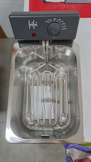 Freidora con aceite Frifri nueva