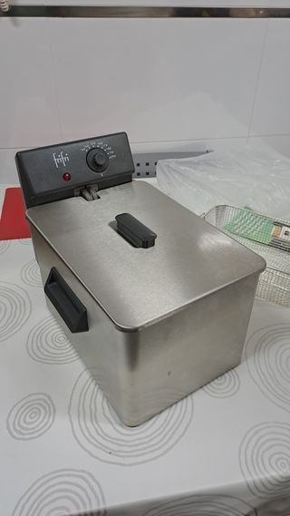 Freidora con aceite Frifri nueva