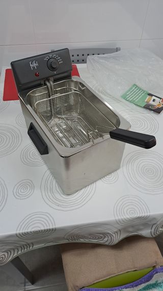 Freidora con aceite Frifri nueva