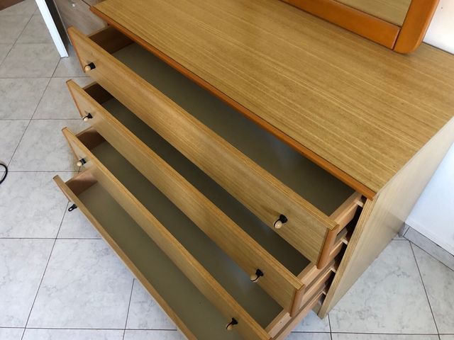 Cassettone con specchio