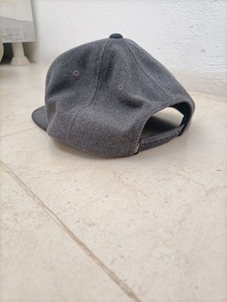 Gorra Vans Gris