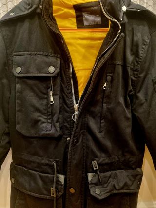 Abrigo negro de hombre de Zara.Talla S