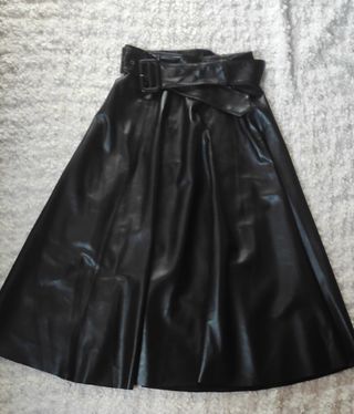 Falda midi polipiel Zara