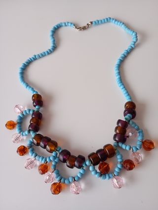 Collar artesanal. Tienda de diseño.