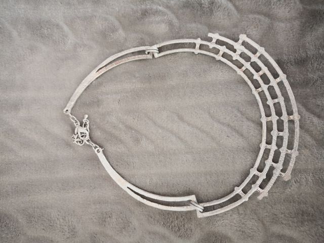 Collar plateado. Nuevo. No pesa