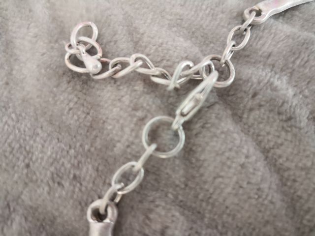 Collar plateado. Nuevo. No pesa