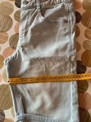Pantalón vaquero corto