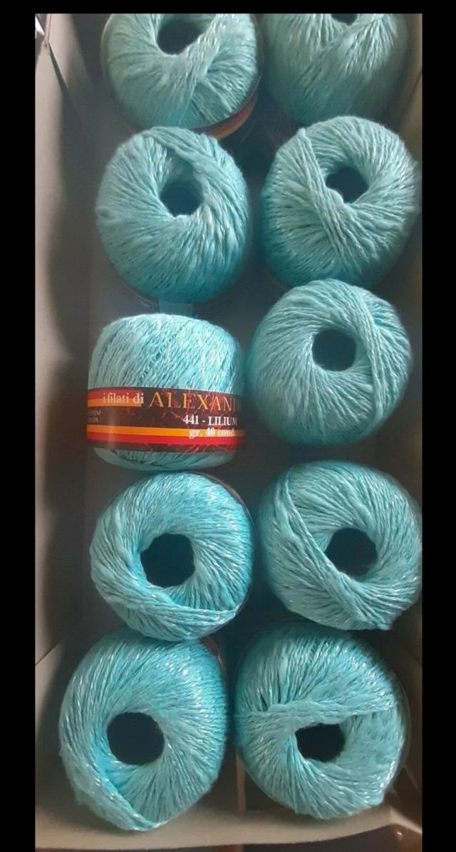 Gomitoli di cotone. Alexander