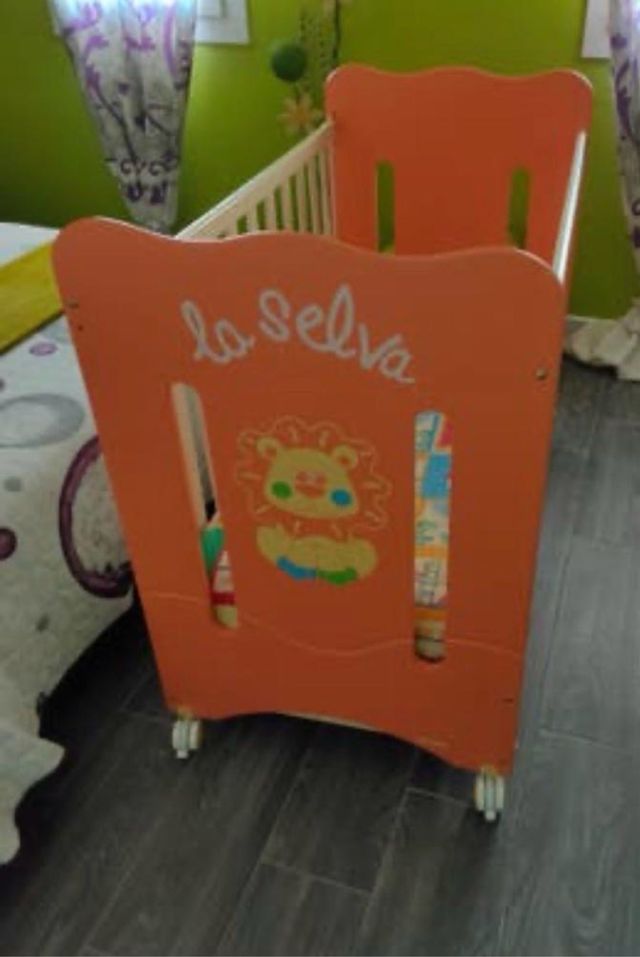 Cuna y mueble cambiador con bañera