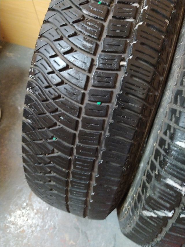 Neumáticos 215/70/R16