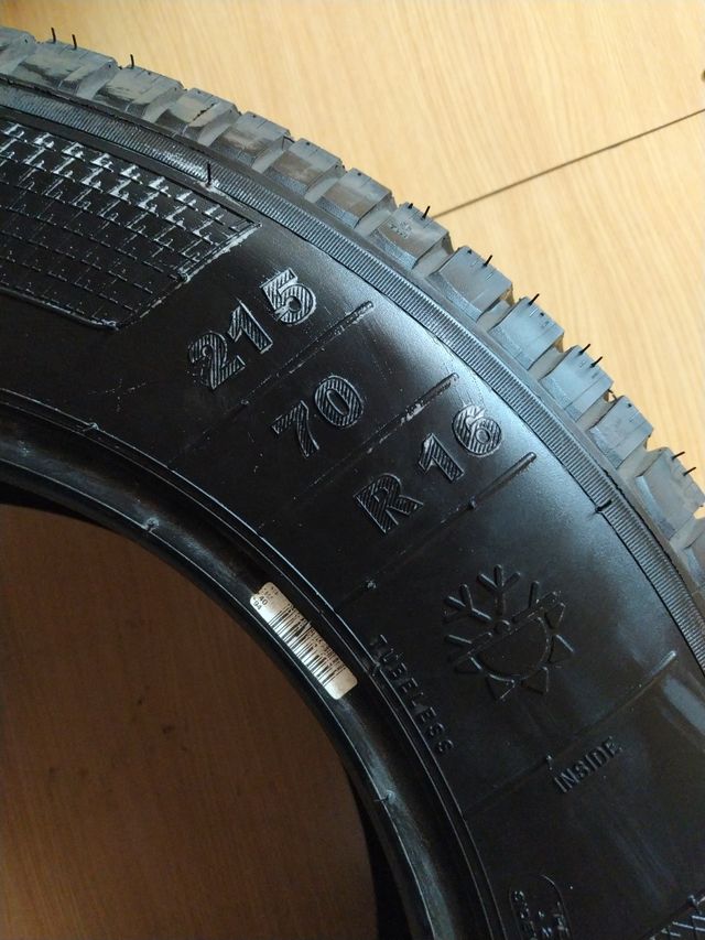 Neumáticos 215/70/R16