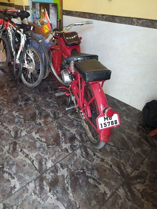 Moto clásica guzzi del año 1953