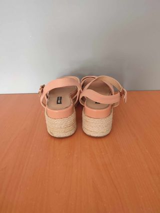 Sandalias de tiras de cuña de esparto color rosa