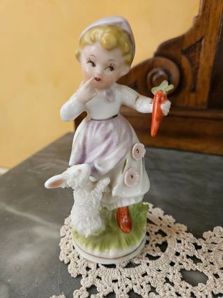 Statuine in porcellana e ceramica