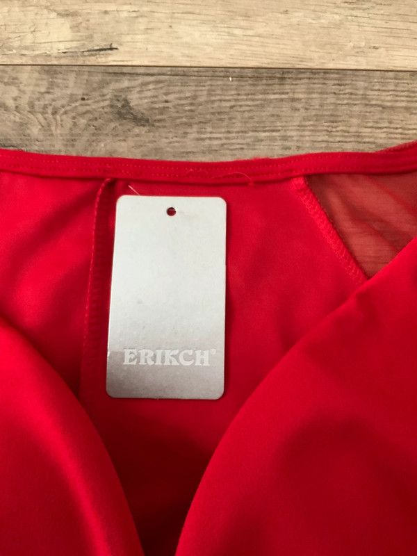 BODIE ROJO CON MANGAS DE ENCAJE