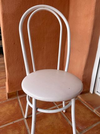 Silla blanca vintage