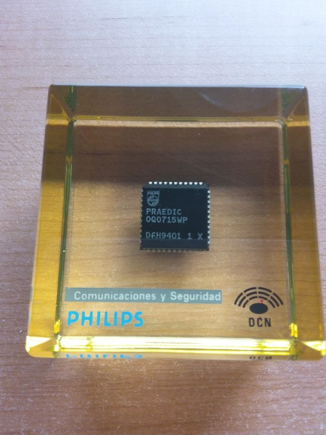 Pisapapeles Philips en metacrilato