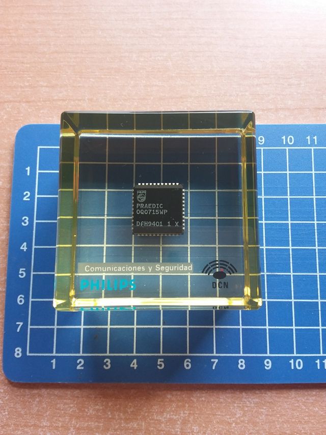 Pisapapeles Philips en metacrilato