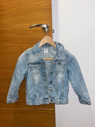Cazadora vaquera. Espalda bordada 