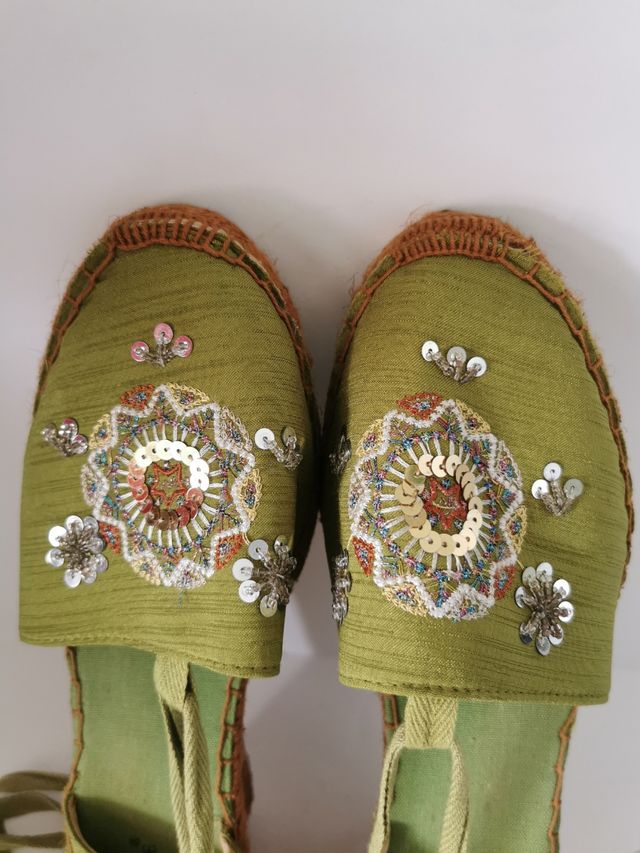 Alpargatas de chica N°41.