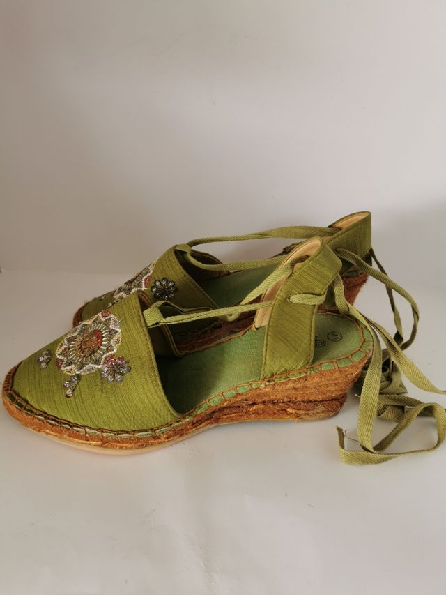 Alpargatas de chica N°41.