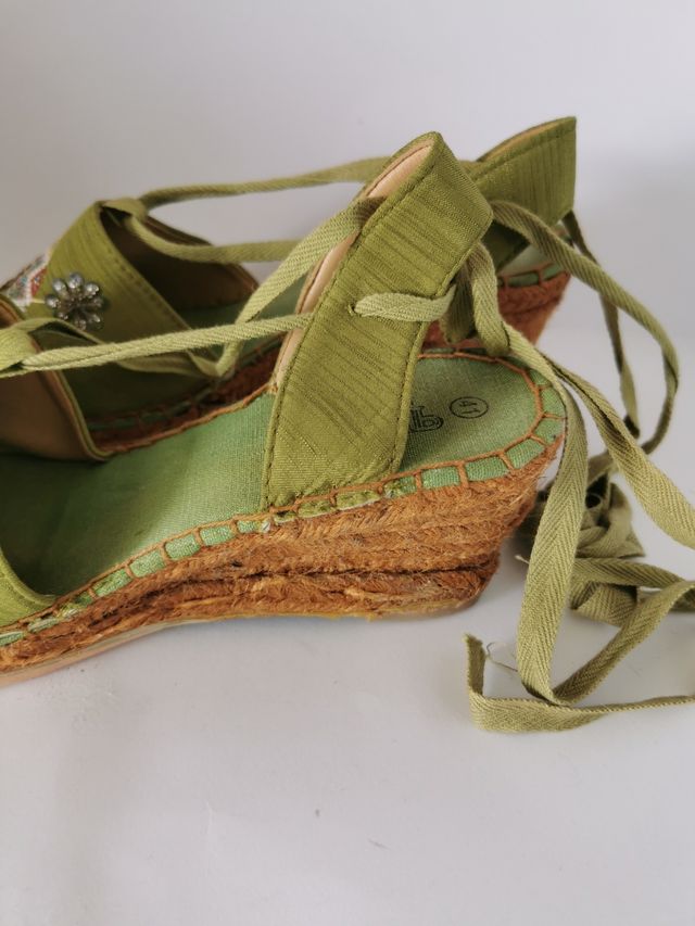 Alpargatas de chica N°41.