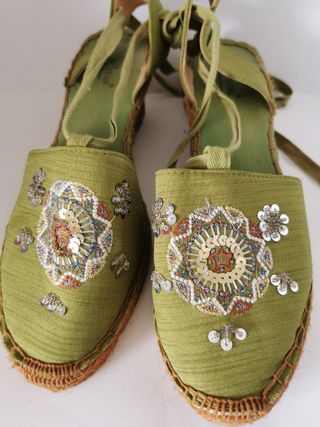 Alpargatas de chica N°41.