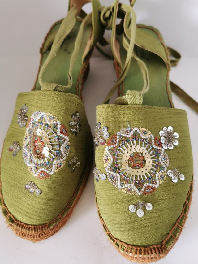 Alpargatas de chica N°41.