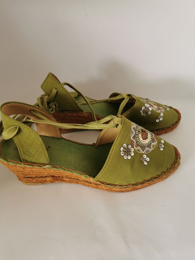 Alpargatas de chica N°41.