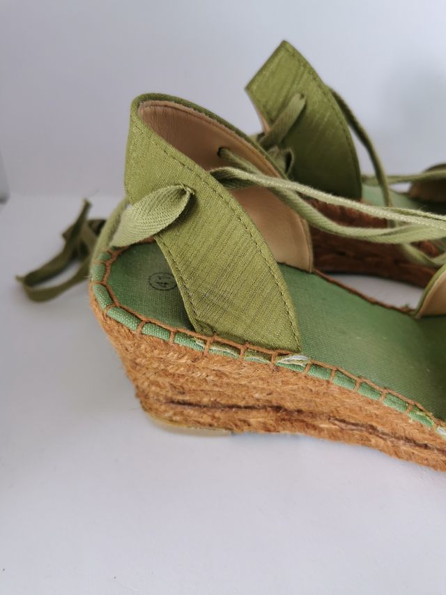 Alpargatas de chica N°41.