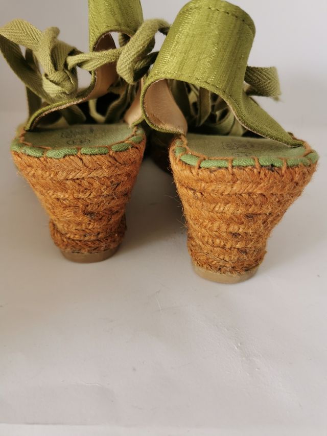 Alpargatas de chica N°41.