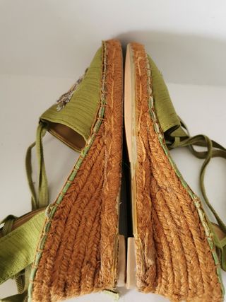 Alpargatas de chica N°41.