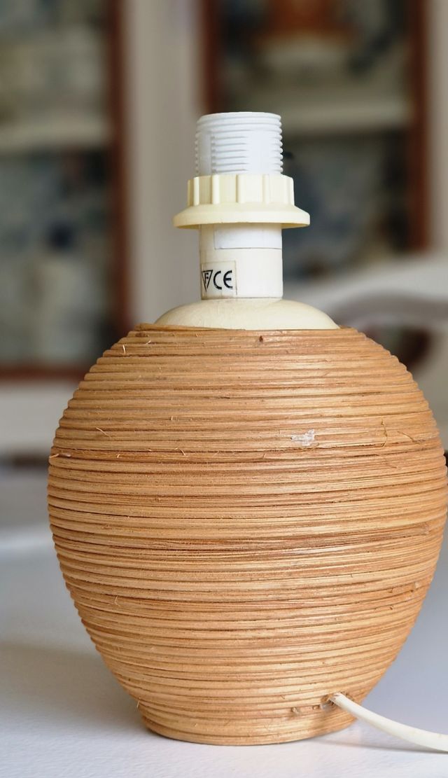 Lámpara mesa ratán