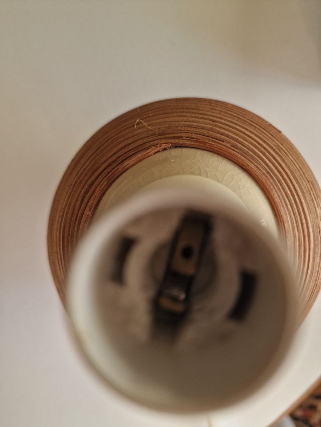 Lámpara mesa ratán