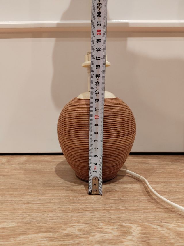 Lámpara mesa ratán