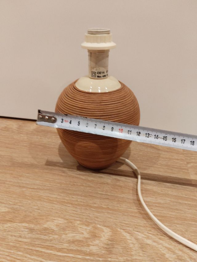 Lámpara mesa ratán