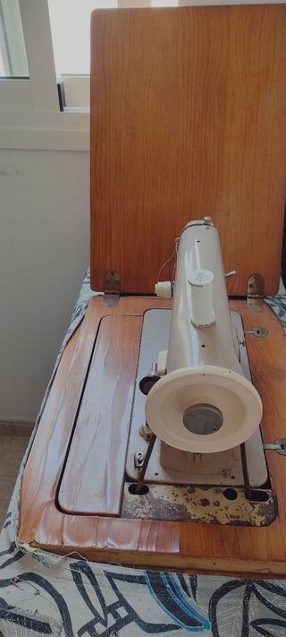 Maquina de coser singer