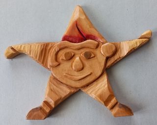 Stella lavorata in legno da appendere