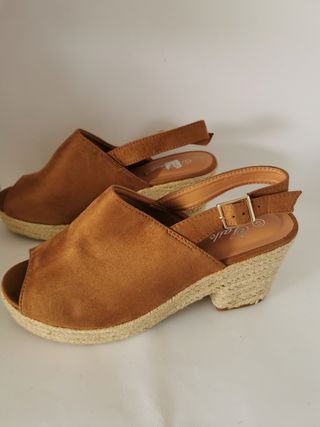 Alpargatas con tacon N°41.