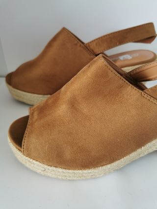 Alpargatas con tacon N°41.