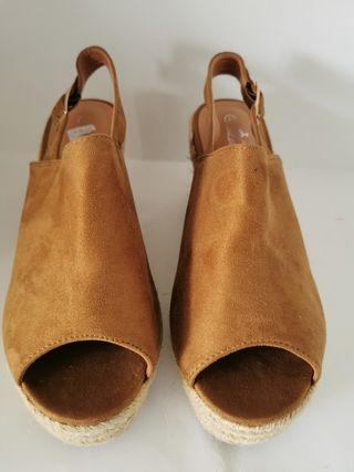 Alpargatas con tacon N°41.