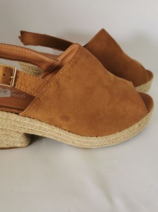 Alpargatas con tacon N°41.