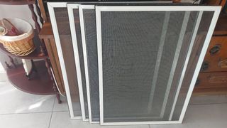 Estupenda Mosquitera de aluminio. Queda una.